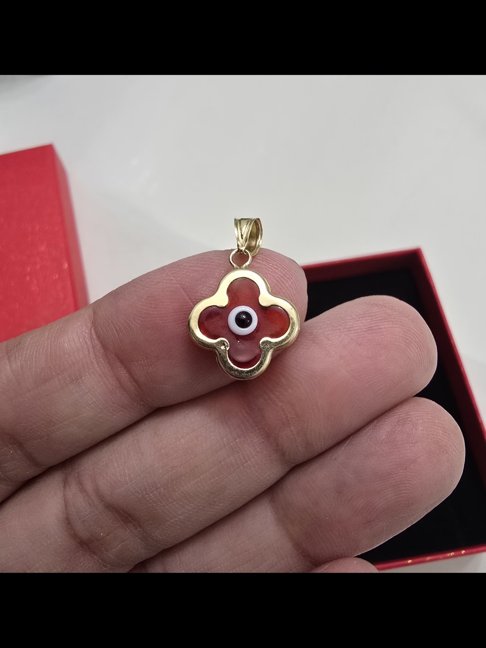 Beautiful solid 14k gold Pendantshaped like a clover flower red Turkish eyes New